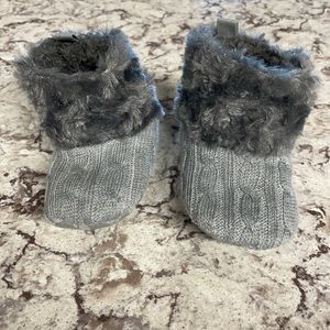 Infant fuzzy boots